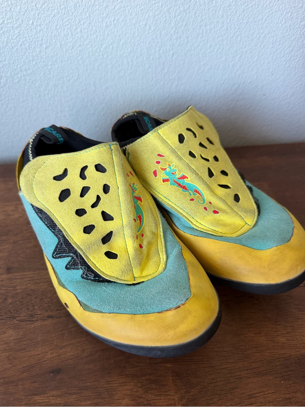 Scarpa yellow teal suede Velcro Piki rock climbing shoes sz EU 35 kids 3.5